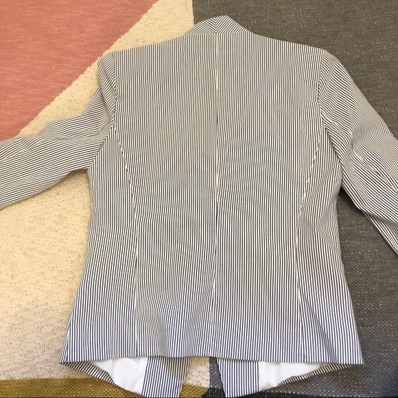White and blue striped blazer - Picture 5 of 9